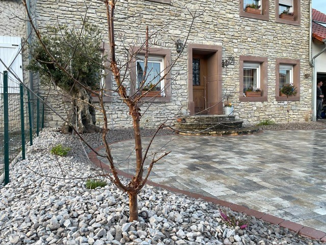 Maximiser l'Élégance de Votre Extérieur : Guide de Pavage à Sarreguemines, Willerwald, et Rahling